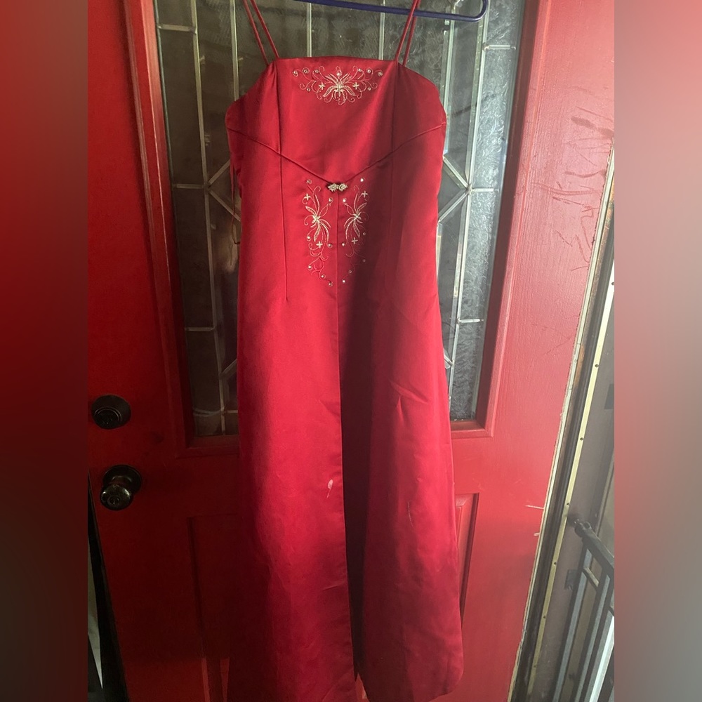 Red formal dress size 14 red color